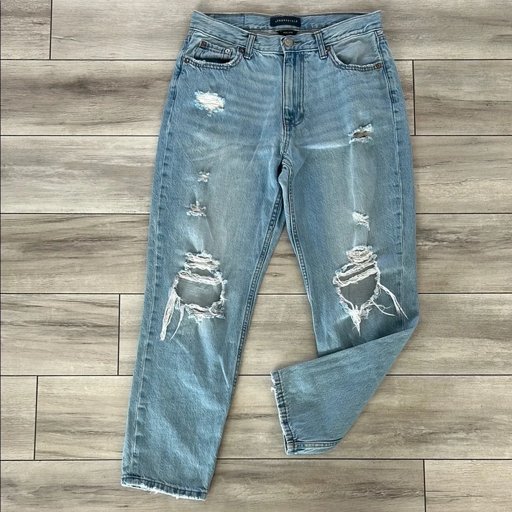 Aeropostale MOM jeans size 6 cotton distressed